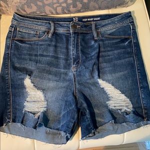 New York & Company Ripped Jean Shorts size 14